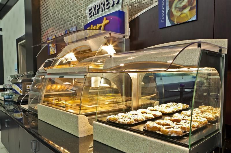 Holiday Inn Express & Suites Cleveland/Westlake By Ihg Ngoại thất bức ảnh