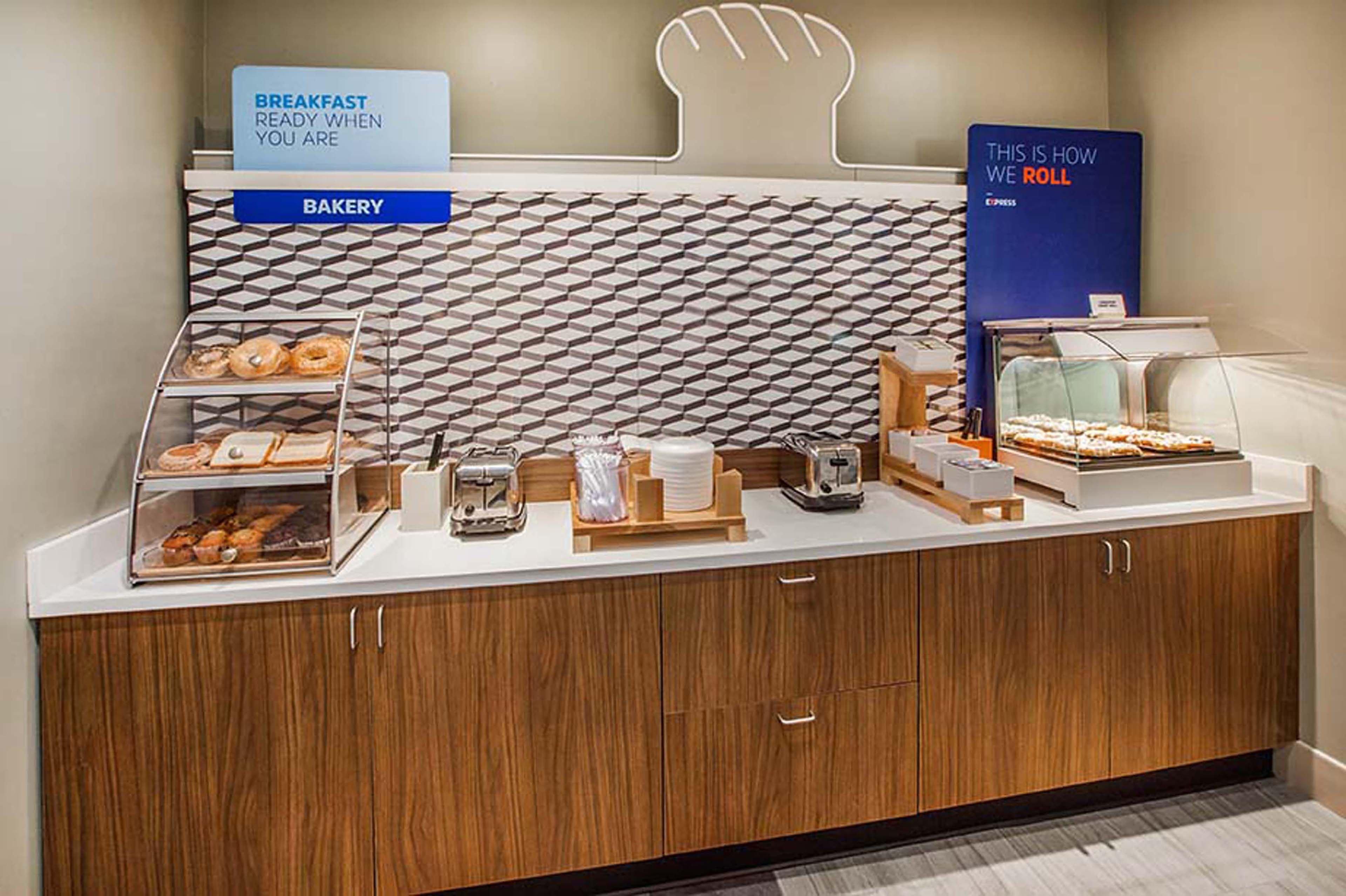 Holiday Inn Express & Suites Cleveland/Westlake By Ihg Ngoại thất bức ảnh